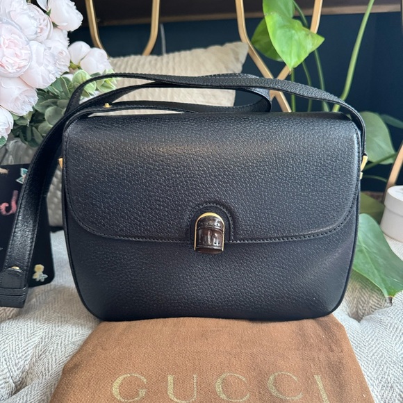 Vintage Gucci Crossbody with bamboo detail clasp - Picture 2 of 16